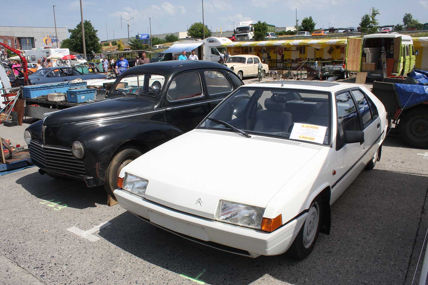 Op het buitenterrein bleek ook de BX al de status van 'youngtimer' te hebben gekregen, getuige een te koop aangeboden vroeg exemplaar.