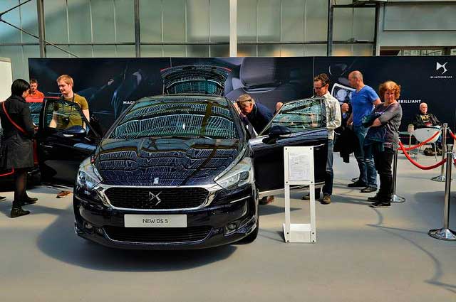 Veel belangstelling voor de nieuwe DS5 en de Cactussen op de stand van Citroën Nederland.