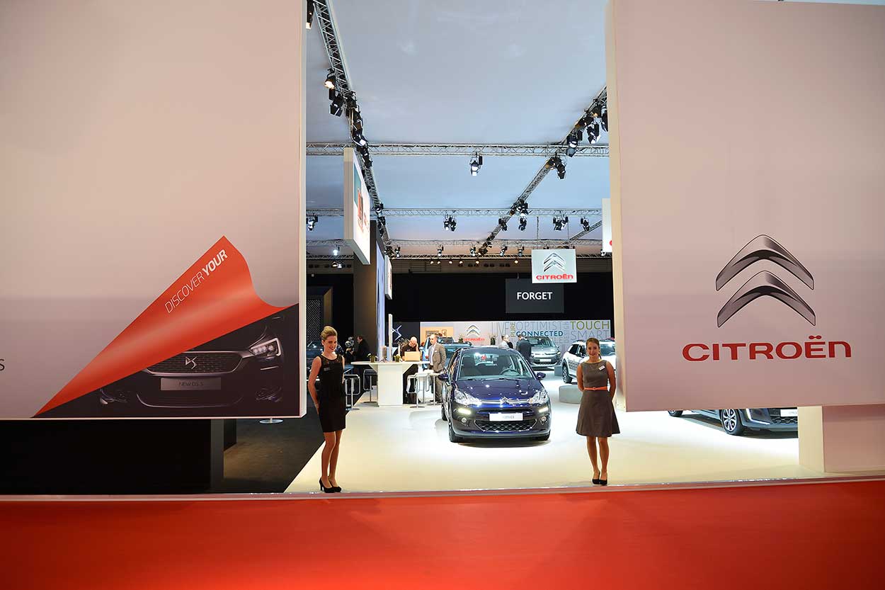 Charmante DS-hostess en Citroën hostess heten u van harte welkom op de RAI